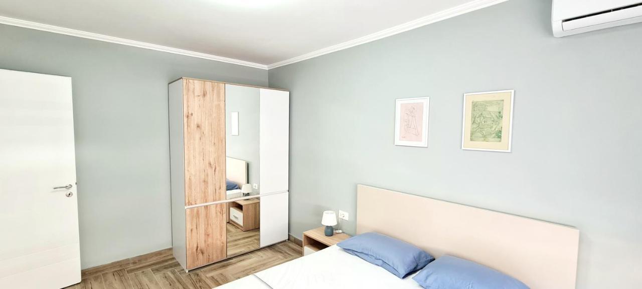 2V1 - 21 Dhjetori Apartment Tirana Exterior photo
