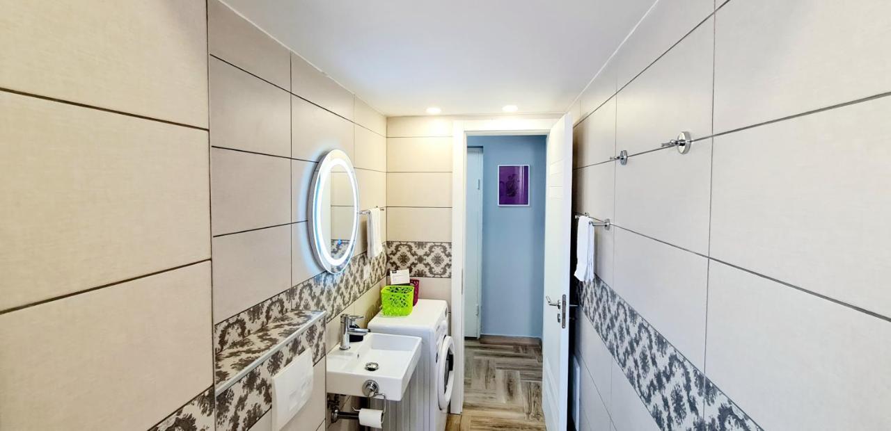 2V1 - 21 Dhjetori Apartment Tirana Exterior photo